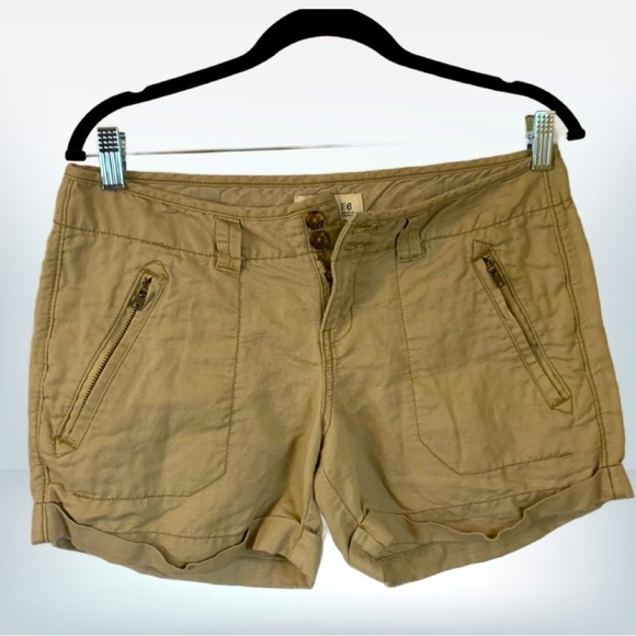 Old Navy Pants - Old Navy Khaki Cargo Shorts, Size 6